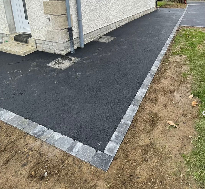 Terrassement béton désactivé allée pavés Limoges